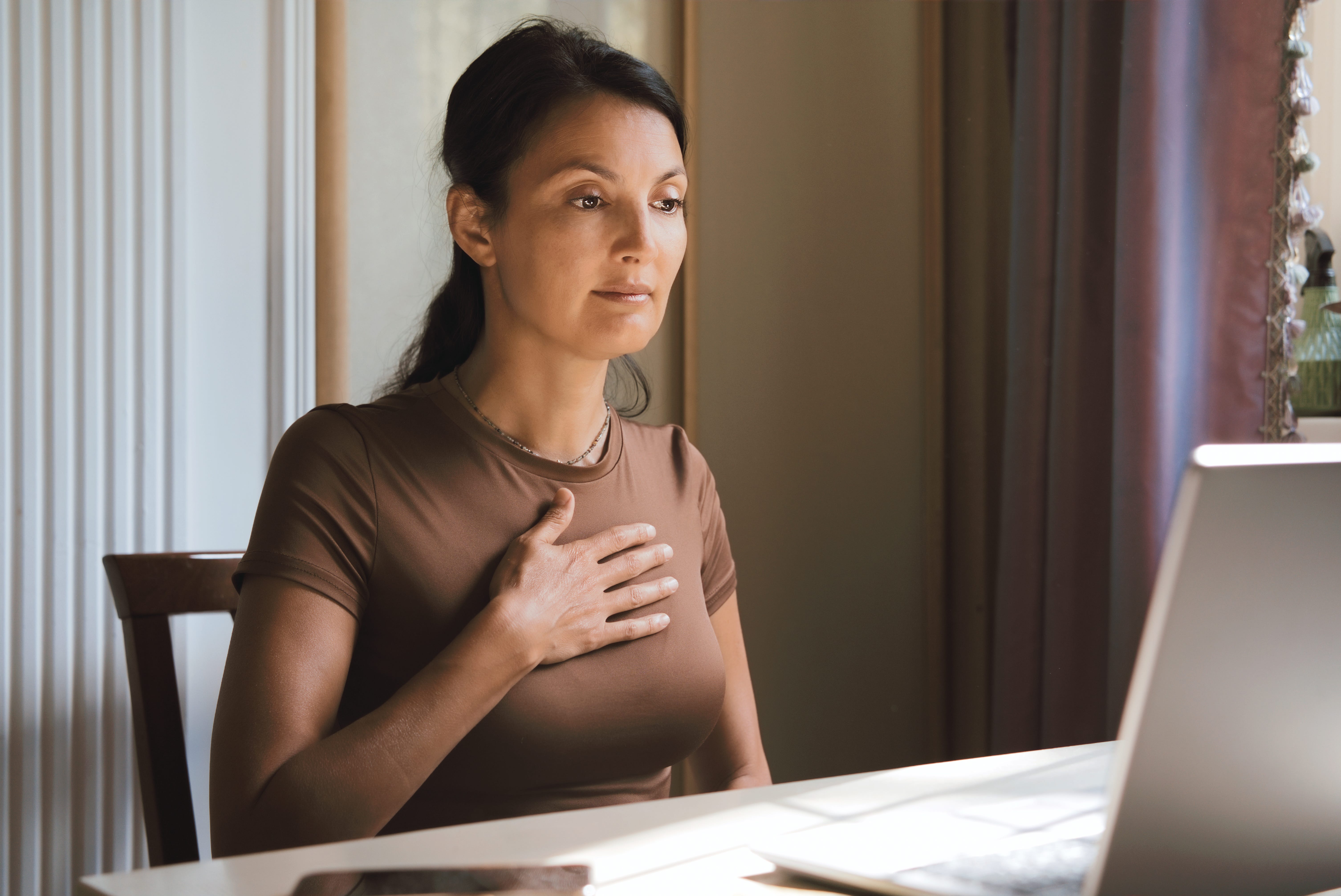 Doctors Explain How Heart Pain Differs From Chest Muscle Pain